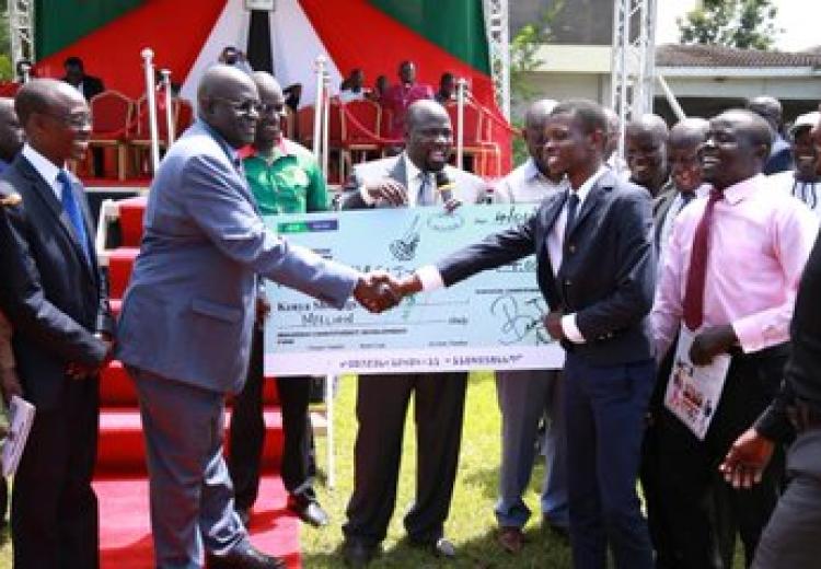 Education Cabinet Secretary Prof George Magoha Saturday took the Government’s 100 per cent transition campaign from primary to secondary school level to Muhoroni subcounty where he urged leaders to ensure all 2019 KCPE candidates are admitted to Form One starting January 13, 2020